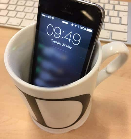 Boost-Your-Phones-Speaker-Volume-With-Just-A-Cup.jpg